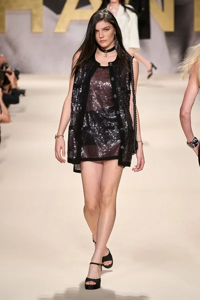 Look 10